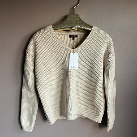 NWT Quince Organic Cotton Fisherman’s V Neck Sweater in beige, XS - Picture 3 of 9